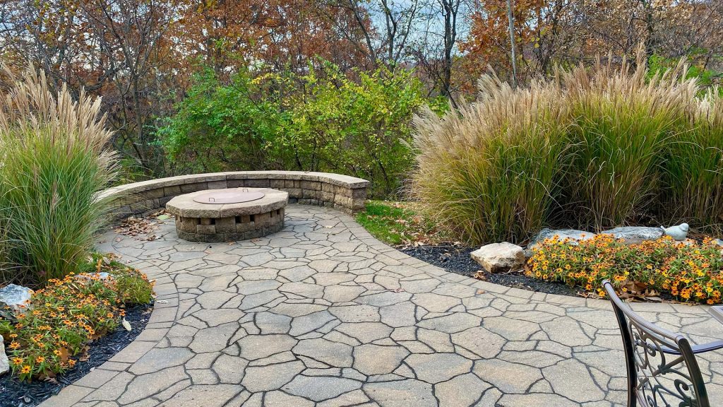 Curved seating wall with fire pit